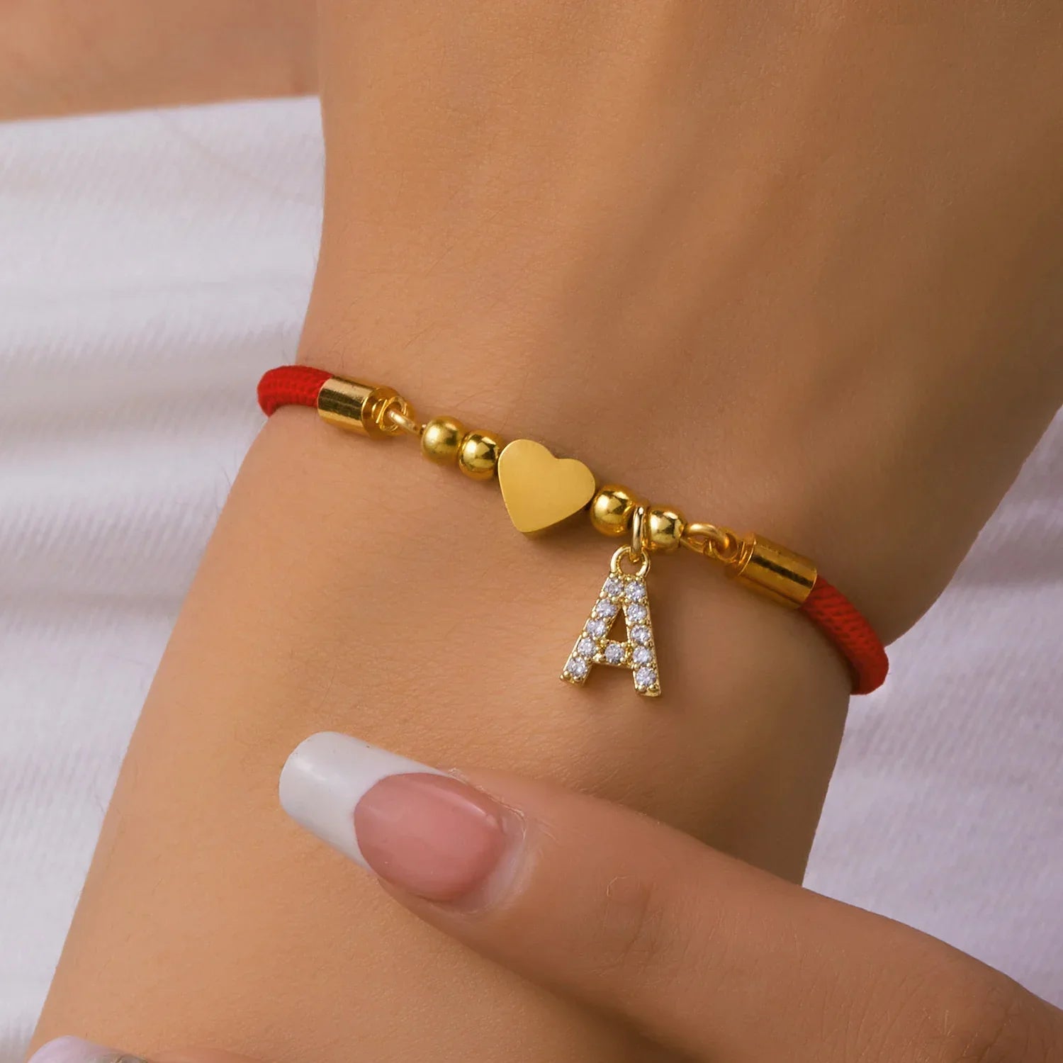 Bracelet Rouge : Amour, Énergie et Protection avec Initiales