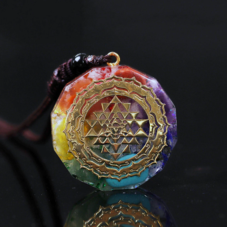 Collier Orgonite des 7 Chakras - Amulette Énergétique